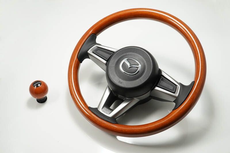 ウッド ステアリングハンドル 本体 クラフトマンシップ溢れる逸品。Autoexe、マツダNDロードスター