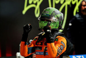 ポールのノリス「ストレスがたまった！　苦労した分、この結果には価値がある」ピアストリは黄旗に阻まれる