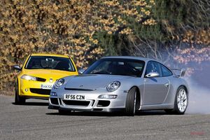 究極のスポーツカーはどっち？　ポルシェ911GT3 vs ルノースポール・メガーヌR26