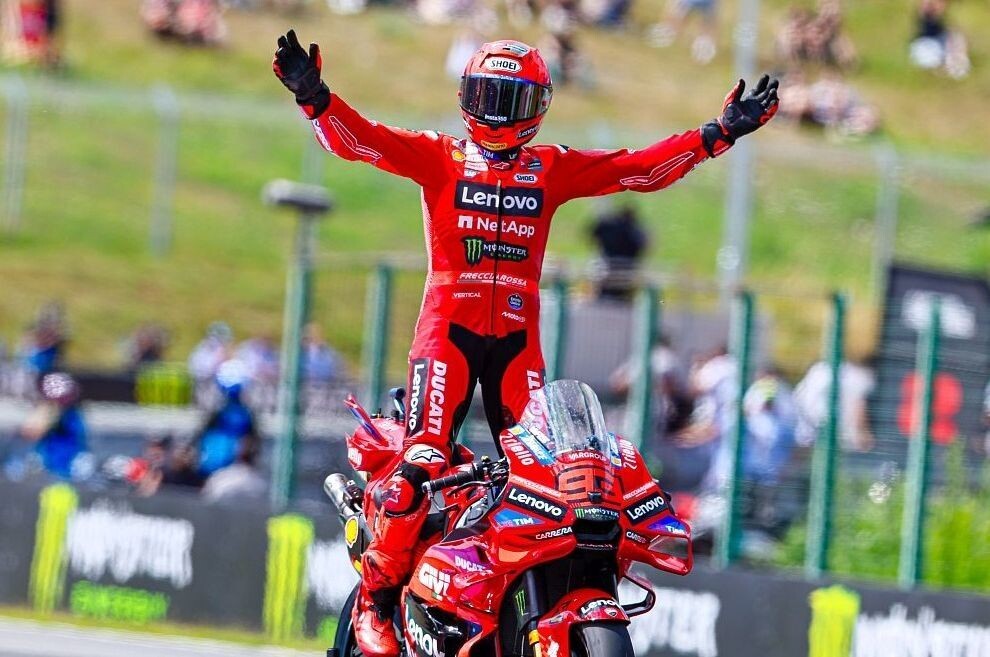 最強無敵のマルク・マルケス、今季8勝目達成！　アプリリア＆KTMが表彰台乗る｜MotoGP第12戦チェコGP決勝