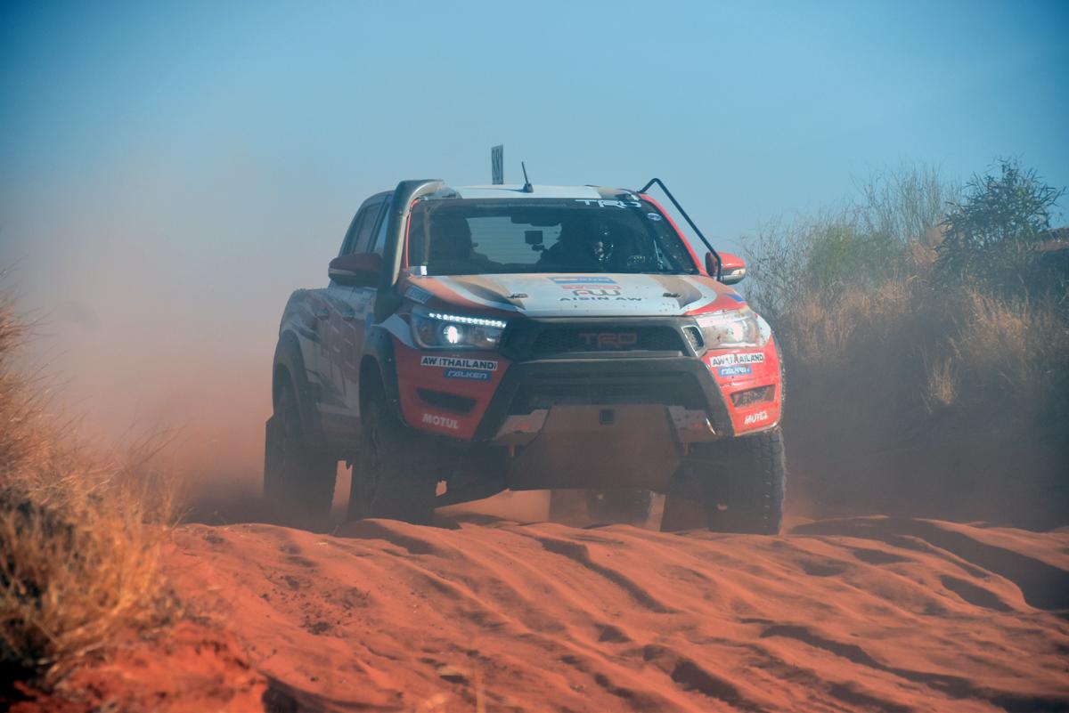 TRDハイラックス レボがオーストラリアの砂漠を激走！　【フィンクデザートレース後編】