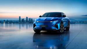 新型アルピーヌA390登場！ ポルシェ・マカンのライバル、あらわる──GQ新着カー