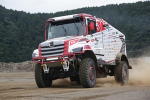 ダカールラリー2026に向け日野チーム始動!!　完成したばかりのニューマシンを採石場でシェイクダウン