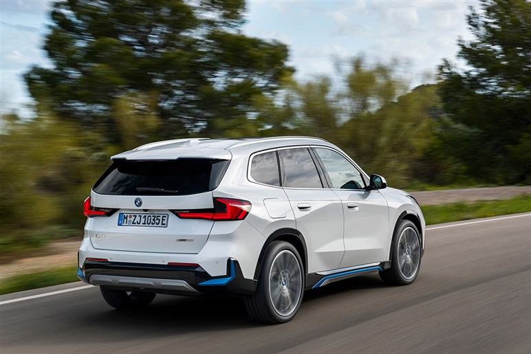 新型「BMW X1」登場！ ライバル「GLA」や先代X1よりお買い得か検証した