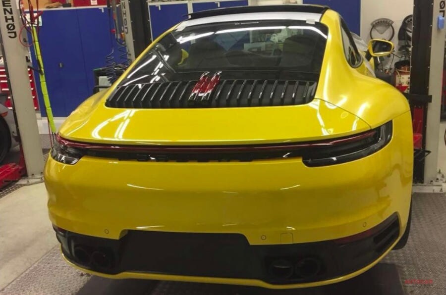 新型911か　インスタグラムにリーク　ポルシェ「ノーコメント」