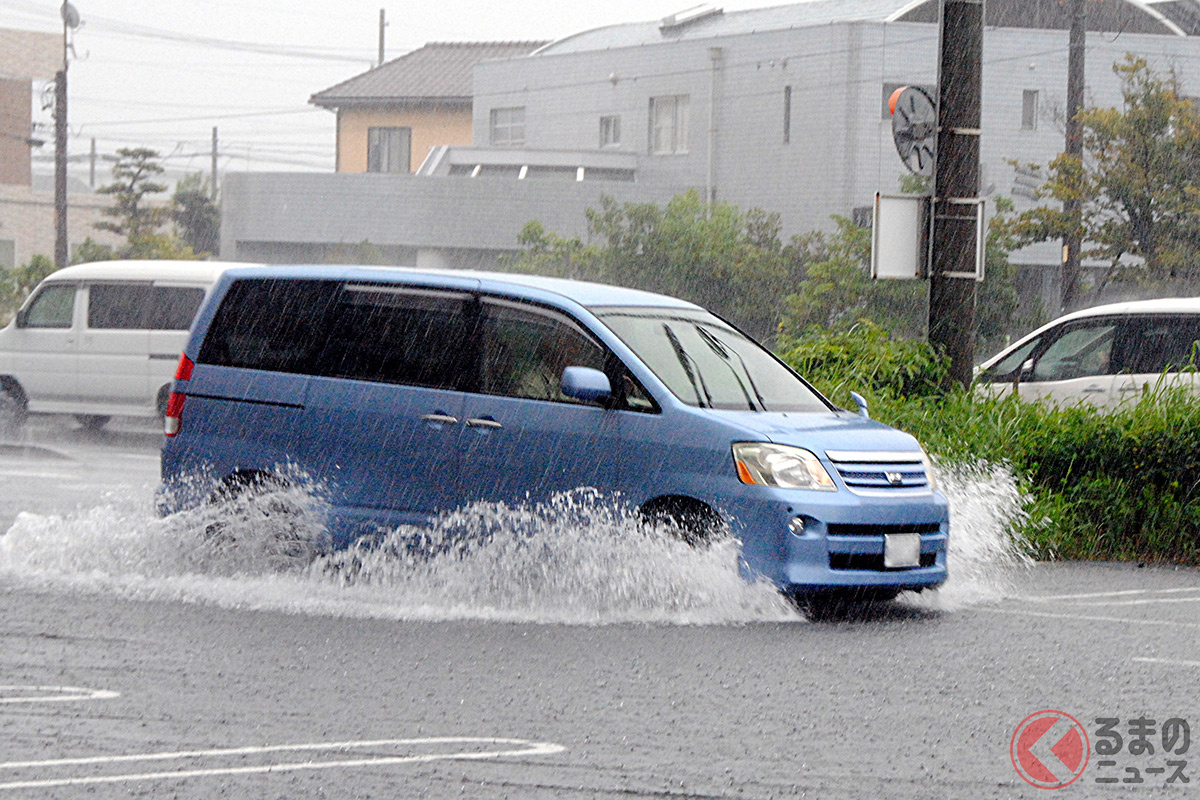 突然の冠水でピンチ 水深何cmまで車のドアは開く 非常時の対応策とは くるまのニュース 自動車情報サイト 新車 中古車 Carview