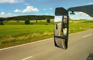 FORVIA HELLA、農業機械向けレーダー式アシストシステム発表…最大80m先の追い越し車両を検知