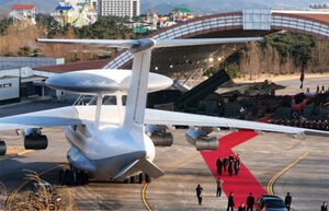 北朝鮮 空軍創立80周年に“強力な最新装備”を公開 でも外観は「どこかで見たような」兵器だらけ？