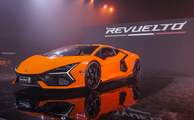ランボルギーニの新世代スーパースポーツ「レヴエルト」がジャパン