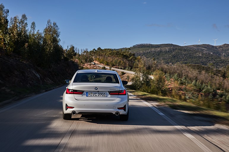 さらに大型化するBMW 3シリーズは定石通り走りと質感を高めてきた