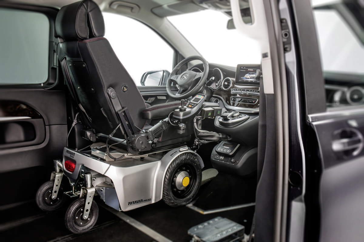 誰でも自由に移動できる がメルセデス流 福祉車両まで先進性のカタマリだった Auto Messe Web 自動車情報サイト 新車 中古車 Carview
