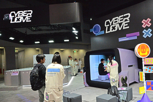 トヨタがクルマの操作方法を変える!?　「CYBER LOVE」で遊びながら次世代のユーザーインターフェイスを体験【ジャパンモビリティショー2025】