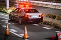 真夜中に何が!? 警視庁追跡の黒い高級セダンがパトカーと衝突、運転の男が逃走 相模原市で事故 SNSの反響は？