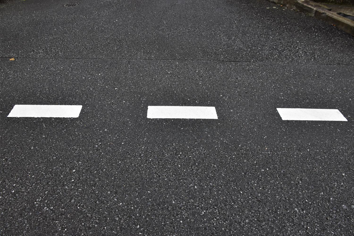 優先道路じゃない まれに見かける交差点内にある 破線 の意味とは Web Cartop 自動車情報サイト 新車 中古車 Carview
