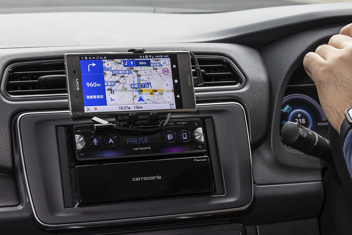 ダッシュボードに固定していても 違反 の場合も 意外と知らない車載用 スマホホルダー の正しい使い方 Auto Messe Web の写真 2ページ目 自動車情報サイト 新車 中古車 Carview