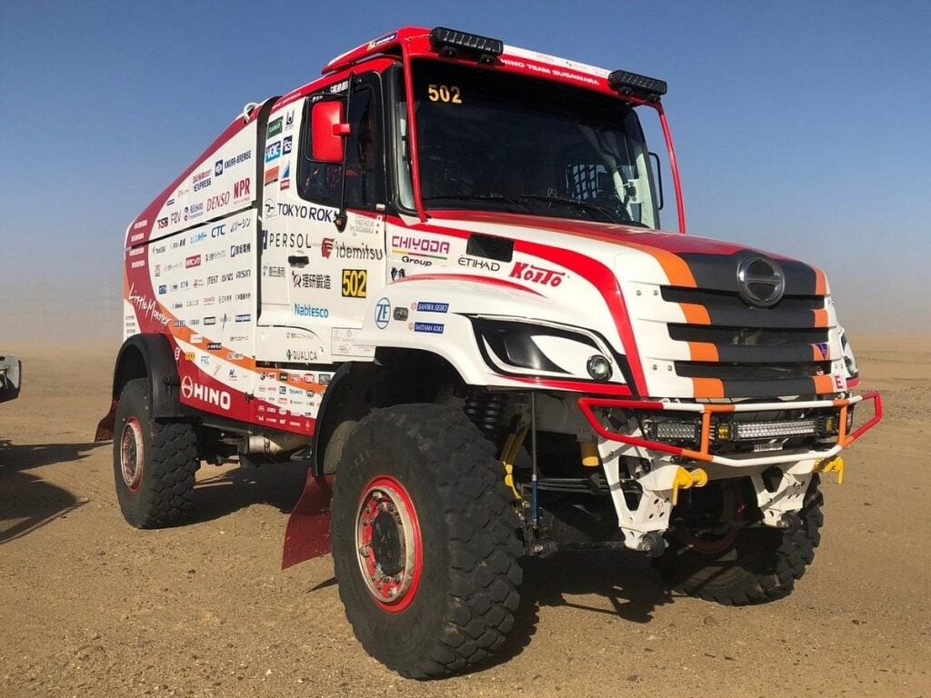 日野 改良版「HINO600シリーズ」で世界一過酷な「ダカール・ラリー2025」参戦