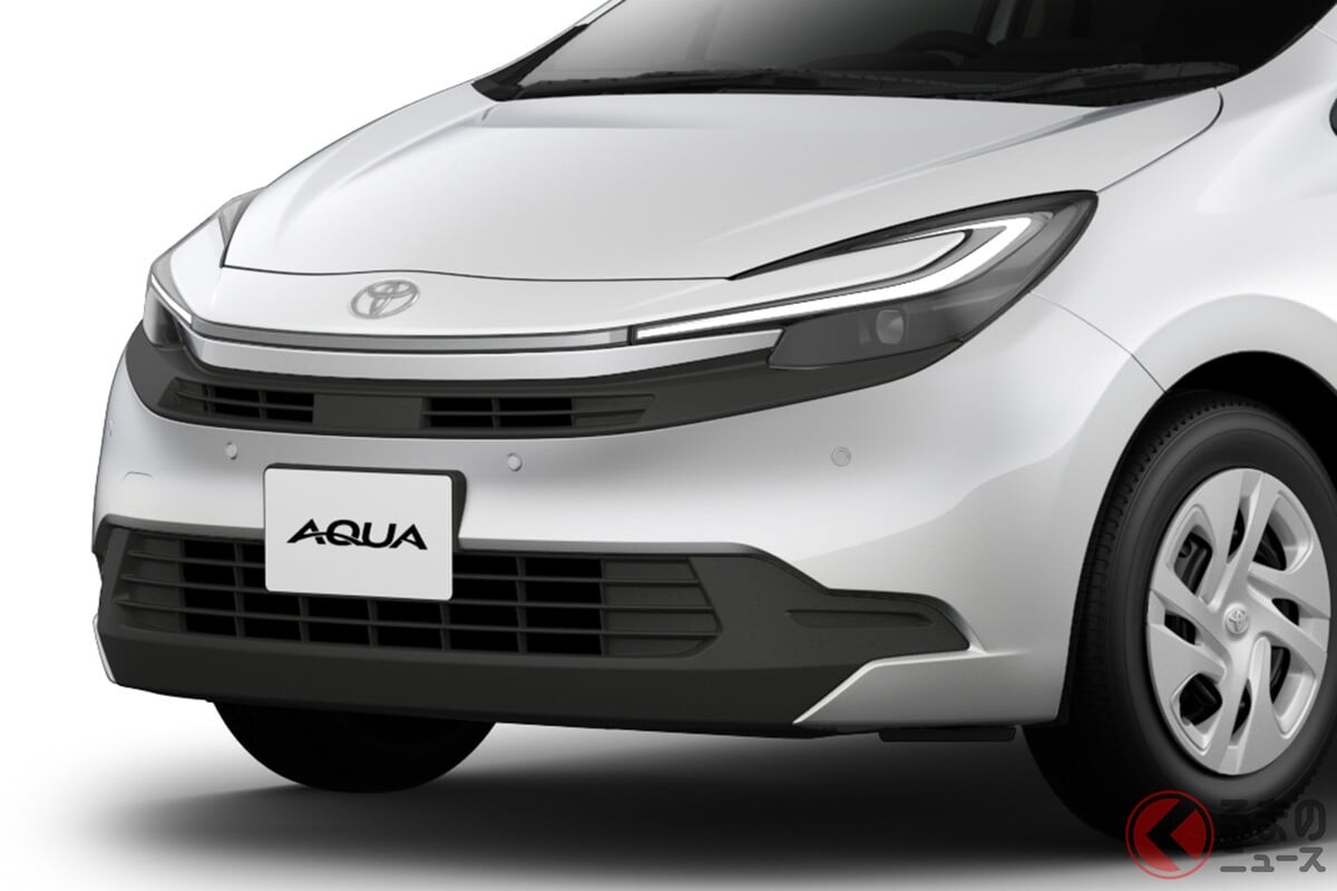 「プリウス顔」に進化した「アクア」の最安モデル！ 新車248万の「X 2WD」グレードの特徴とは？ 最安でも日常使いには十分な装備を搭載