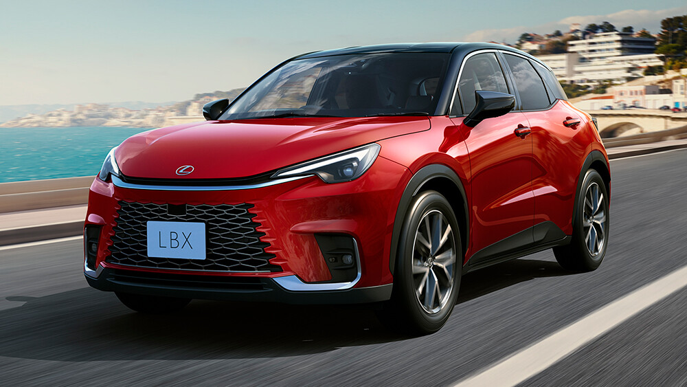 レクサスがコンパクトSUV「LBX」の操縦安定性と乗り心地をアップデート、新グレード“Active”を設定