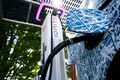 アルプス越えのロングランで圧巻の実用性を実証！メルセデス・ベンツ「VLE」が実証した電動ミニバンの実力。～
