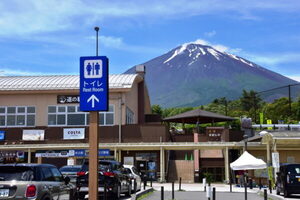 「道の駅」での車中泊“OKかNGか？” 実は微妙な“グレーゾーン”謎理論の正体とは 堂々と泊まれる「唯一の解決策」あります！