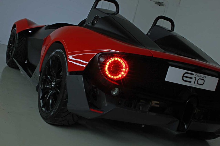 英ゼノス、高性能軽量スポーツE10 Sを初公開