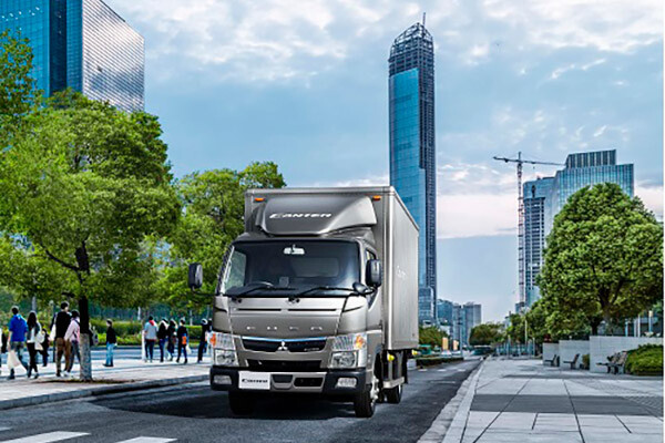 三菱ふそう、最新の安全機能を標準装備した小型トラック「キャンター」2018.5年モデル発売