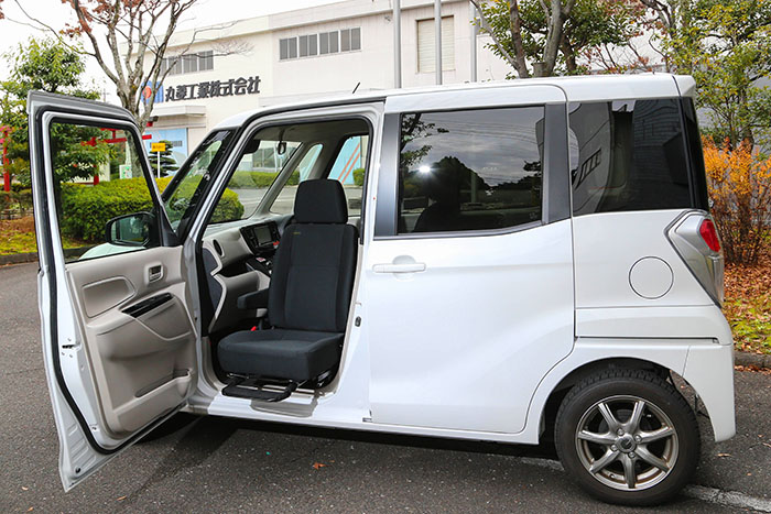 普通の軽自動車が回転シート車になる 後付け可能な らくらく快転シート Believe Japan 自動車情報サイト 新車 中古車 Carview