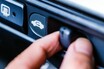 「知らないと損！」 真夏の車内“どう快適に？” 「内気循環」と「外気導入」使い分けのコツは？ 分かりやすく解説！