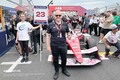 新社長もご満悦？ステアリングの違いは。寝ながら観戦も／フォーミュラE東京の様子