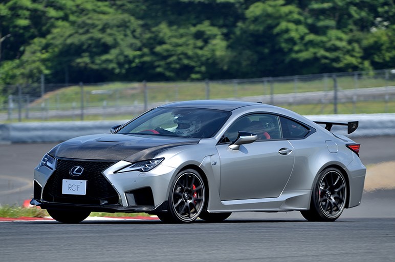 新型 レクサス RC F 目指したのはコーナーをアクセルで曲がれるクルマ