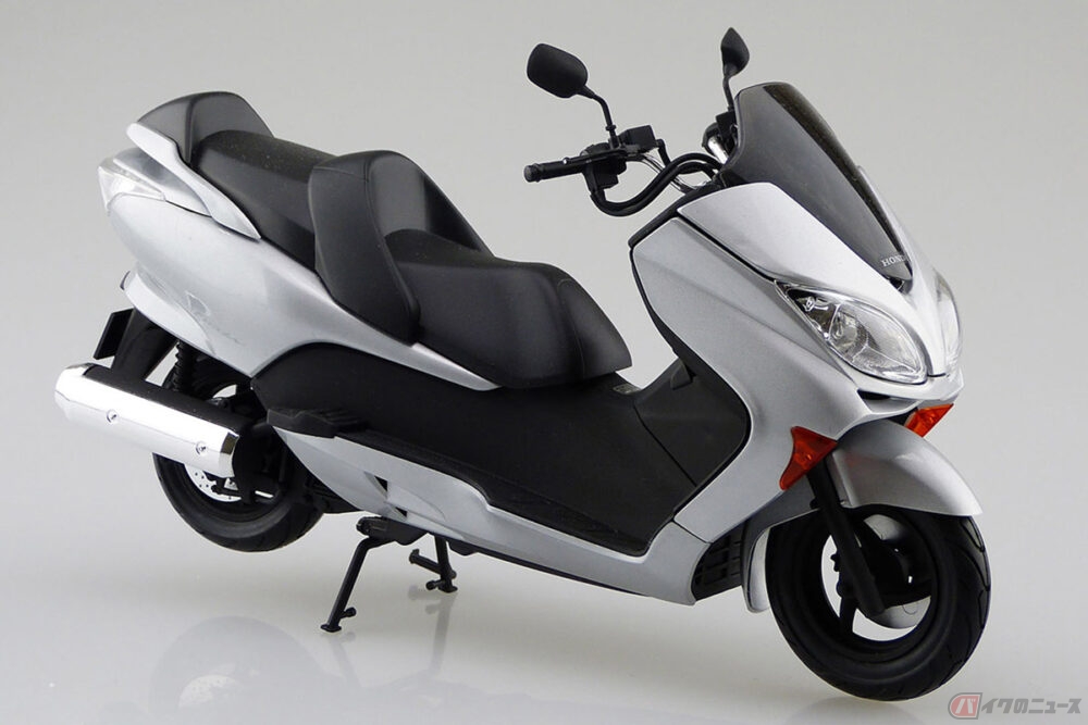 いま思えば斬新だったかも 06年登場の250スクーター ホンダ フォルツァ が1 12スケールのプラモデルとなって新登場 バイクのニュース 自動車情報サイト 新車 中古車 Carview