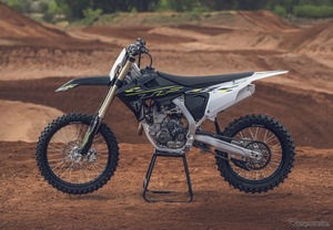 トライアンフの新型450ccモトクロス『TF 450-X』発売、「250-X」ゆずりの最新技術　価格は123万9000<span class=
