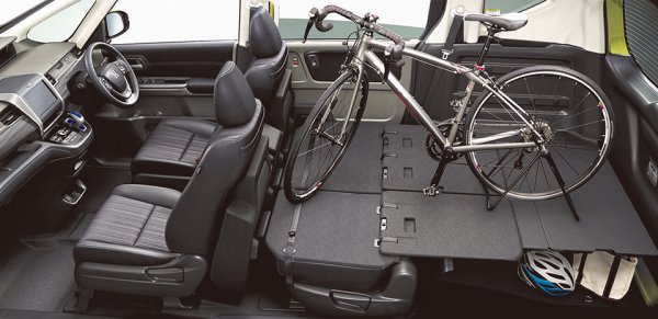 消えゆくミニバンの定番装備 フルフラット 回転対座シートはなぜ廃れたのか ベストカーweb 自動車情報サイト 新車 中古車 Carview
