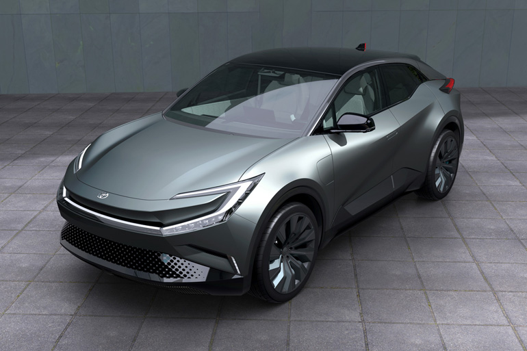 トヨタが電動SUV「bZ Compact SUV Concept」を公開、来年以降に市場へ投入