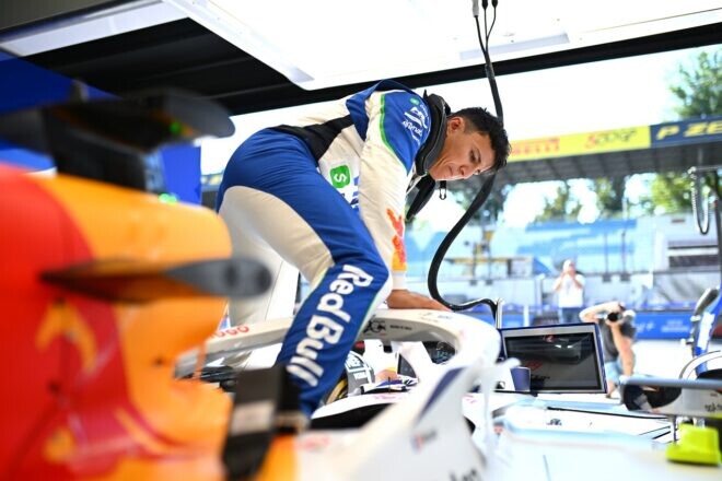 ハジャー、2026年のレッドブル加入を「念頭に置いている」と語る「今年移るよりはるかにうまくやれるはず」