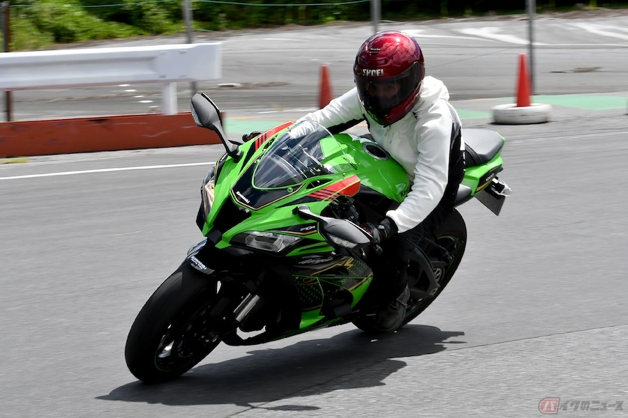 ママライダーがカワサキ「Ninja ZX-10R KRT EDITION」に乗ってみ