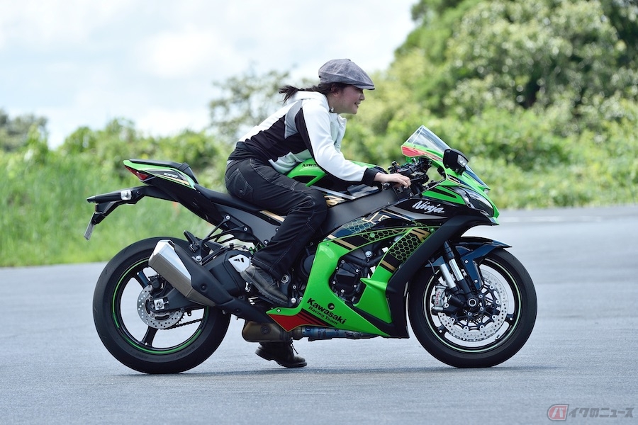 ママライダーがカワサキ Ninja Zx 10r Krt Edition に乗ってみたら 玄関から憧れのサーキットを目指せる バイクのニュース 自動車情報サイト 新車 中古車 Carview