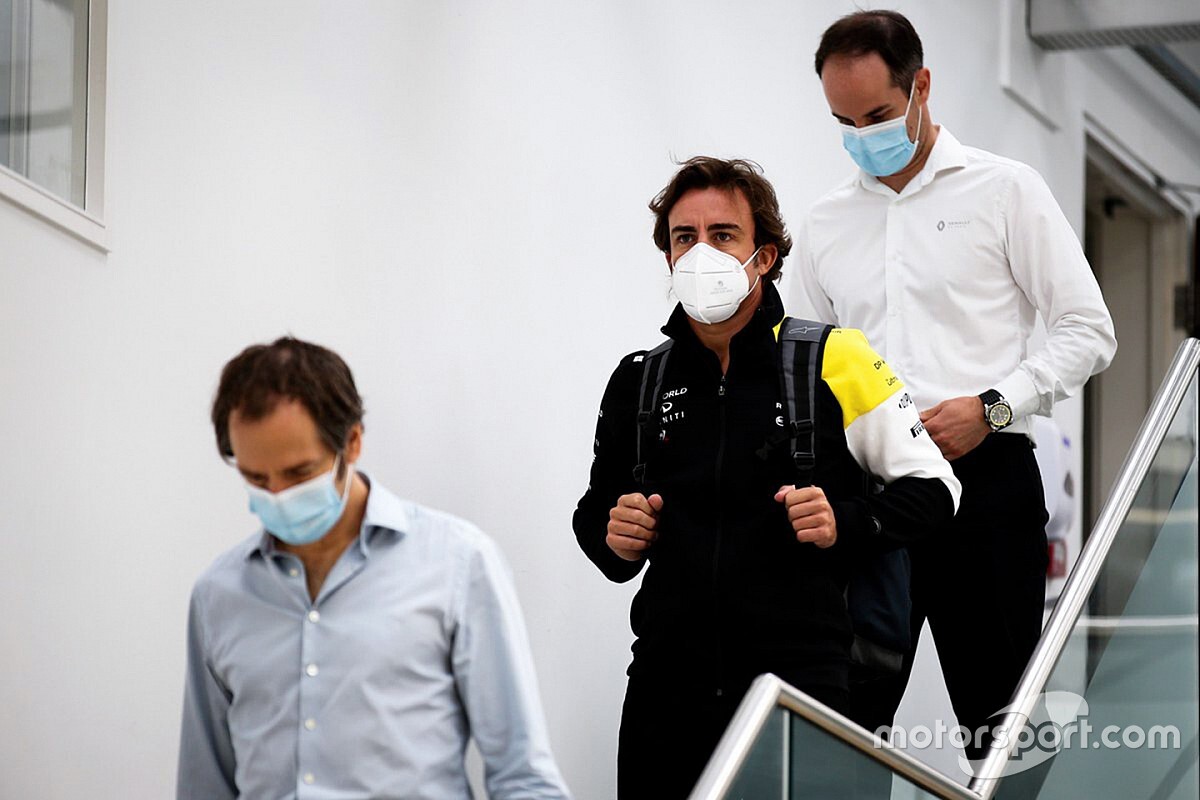 来季f1復帰のフェルナンド アロンソ ルノーのファクトリーを訪問 特別な1日だった F1ニュース Motorsport Com 日本版 自動車情報サイト 新車 中古車 Carview