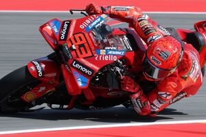 MotoGPオランダFP1｜マルク・マルケス、転倒なんのそのトップタイム。KTMとアプリリア勢がトップ3に入る