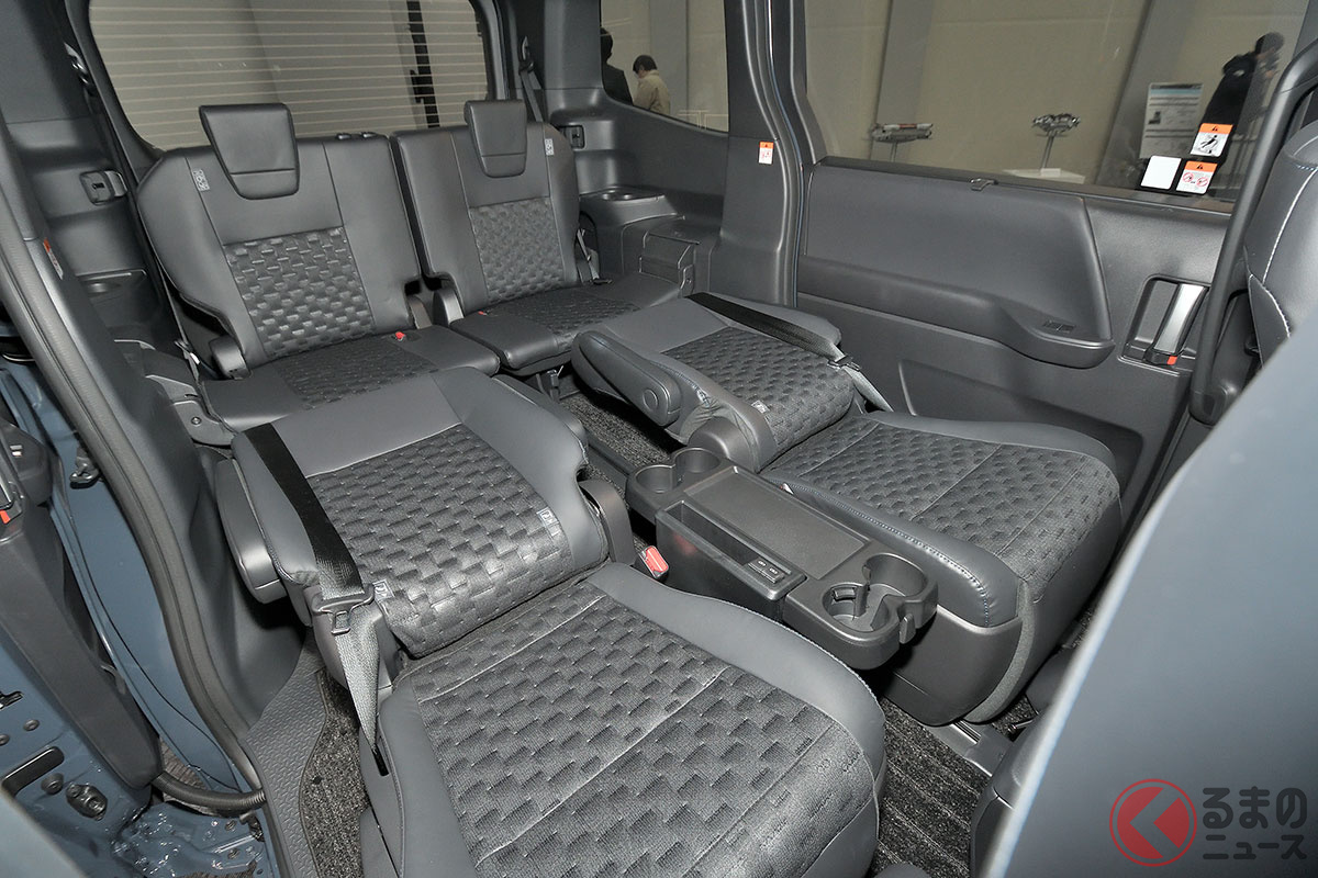 トヨタ 新型ミニバン の車中泊は 8人乗り仕様 推奨 キャプテン席不要な新型 ノア ヴォクシー での寝方とは くるまのニュース 自動車情報サイト 新車 中古車 Carview