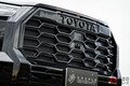 トヨタの「謎のSUV？」 タンドラ顔「TOYOTAエンブレム仕様」の反響は？ 存在感スゴい「ハイラックス」とは