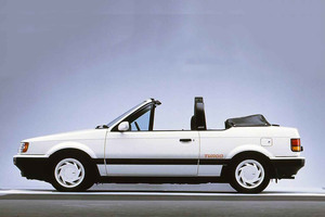 名車か迷車なのか……販売は残念な結果！　ファミリアにはなんとオープンモデルの「カブリオレ」が存在していた