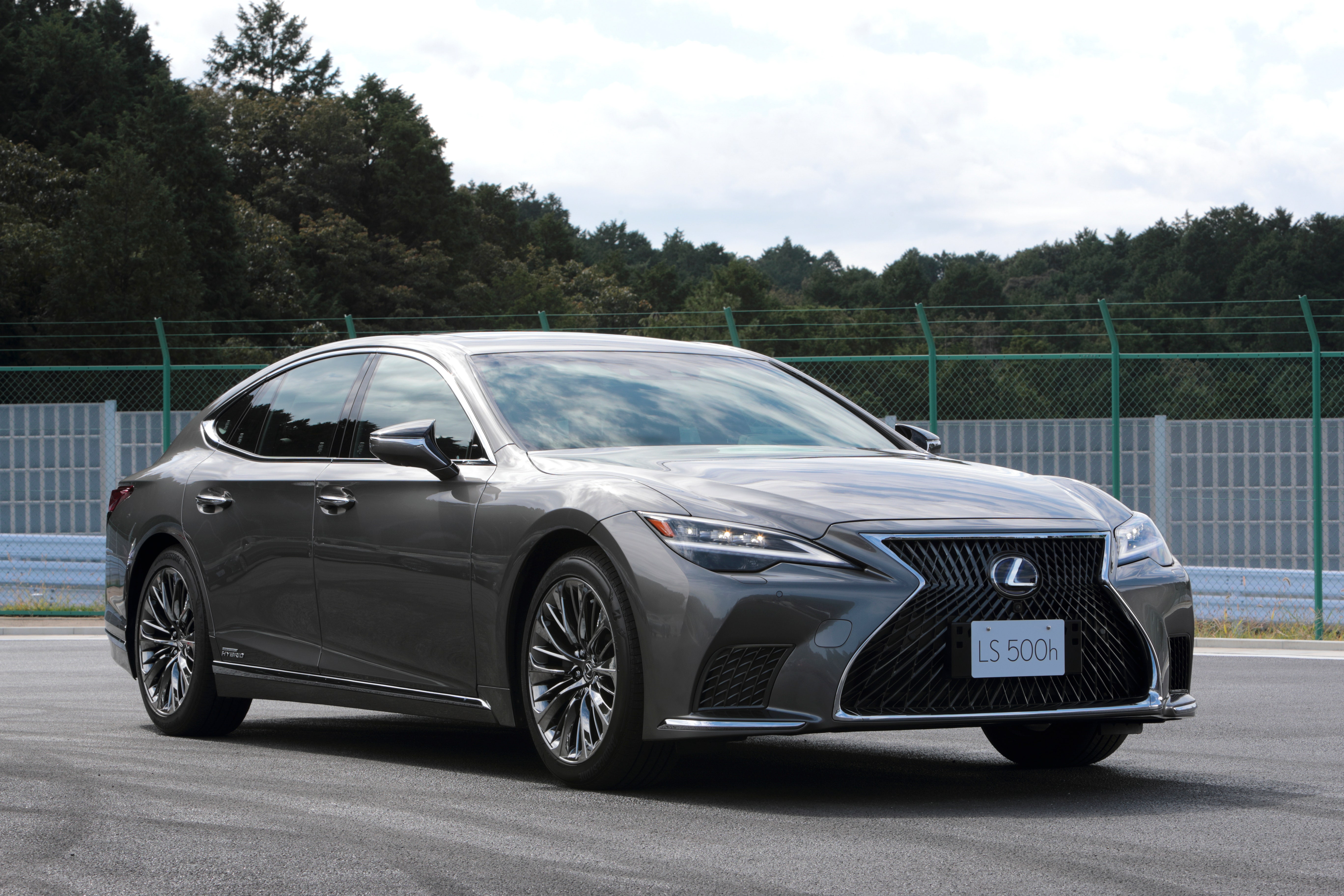 ライバルに近づけ 追い越せ 新型レクサスls試乗記 Gq Japan 自動車情報サイト 新車 中古車 Carview