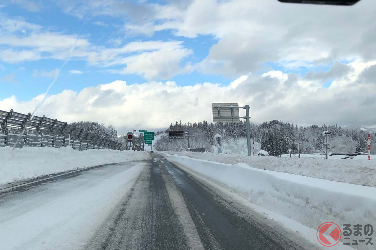 またも豪雪で北陸道でも立往生発生 なぜ関越道の教訓が生かされなかったのか くるまのニュース 自動車情報サイト 新車 中古車 Carview