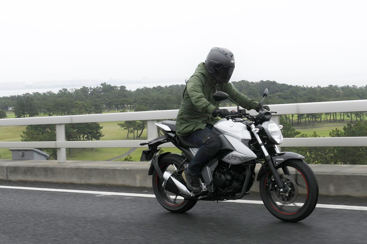 スズキ ジクサー150 は荷物を満載にすると走りの特性が大きく変わる キャンプツーリングインプレ 高速道路走行編 Suzuki Gixxer 150 Webオートバイ 自動車情報サイト 新車 中古車 Carview