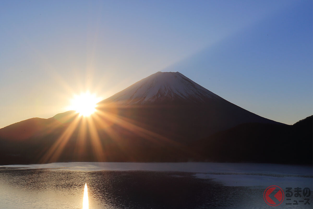 なぜ「富士山ナンバー」誕生した？ 山梨・静岡の合同ナンバープレート 実は絵柄が2種類あった!?