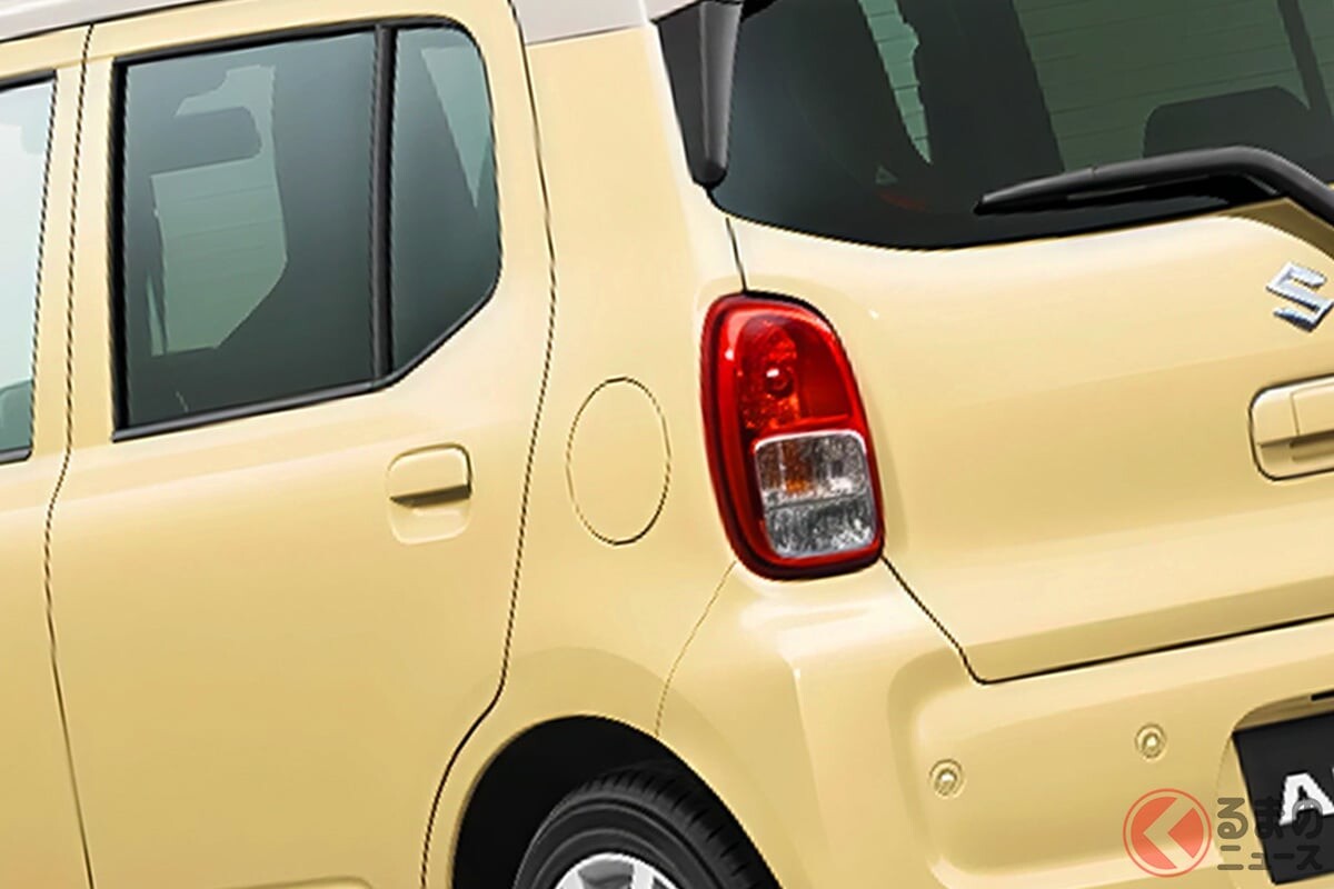 114万円から！ スズキ新「軽セダン」発売！ 「リッター28キロ超え」の低燃費＆「デザイン刷新」で“高級感”アップ！ 新色追加も魅力！ “快適装備＆安全機能”も進化の「アルト」登場！