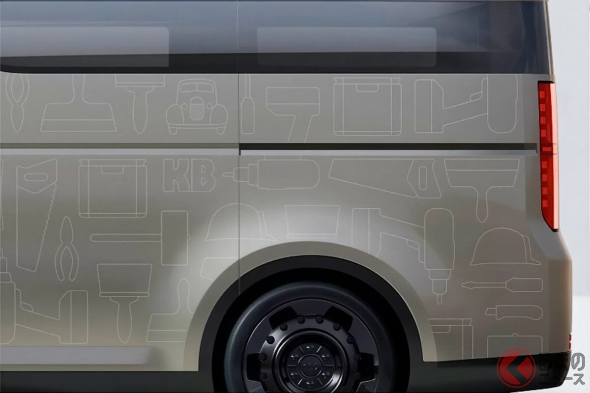 トヨタ新「ハイエース」世界初公開に大反響！「ついに新型来るか」と“21年ぶり全面刷新!?”に期待の声多数！ 大きさ違う2種類の「カクカクボディ」や“複数パワトレ”採用!? 次世代「働くクルマ」に熱視線！