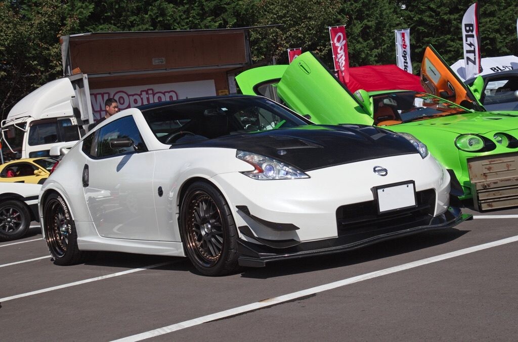 超高級素材に拘ったフェアレディZ(Z34)の衝撃」ドライカーボンに