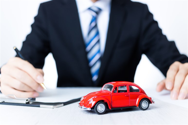 ディーラーで自動車ローンを組むと金利は高いのか？ローンの選択肢と審査のコツ【購入ガイド】